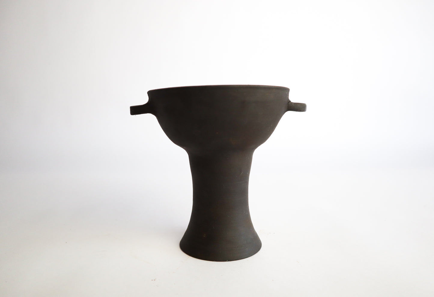 Half-Loop Chalice Pot +