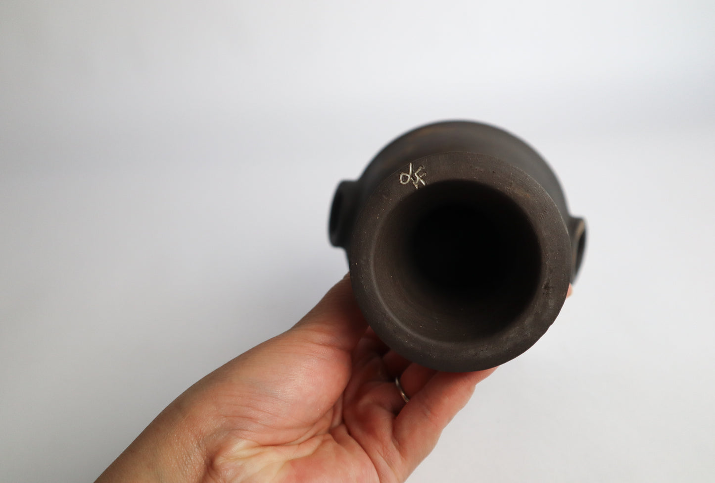 Loop Ear Chalice Pot +